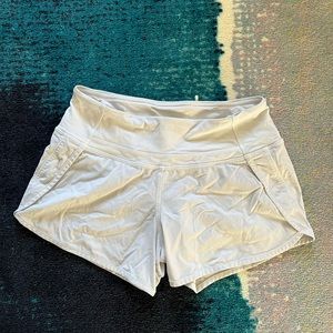 Lululemon hotty hot 2.5in in white size 2